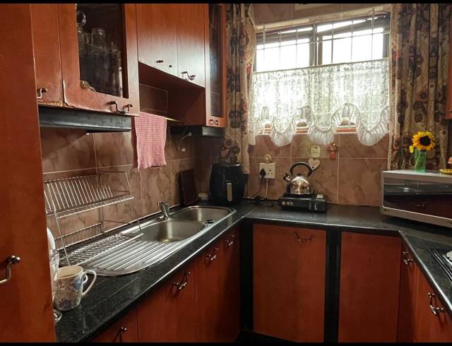 2 BEDROOM APARTMENT FOR SALE IN PINETOWN CENTRAL